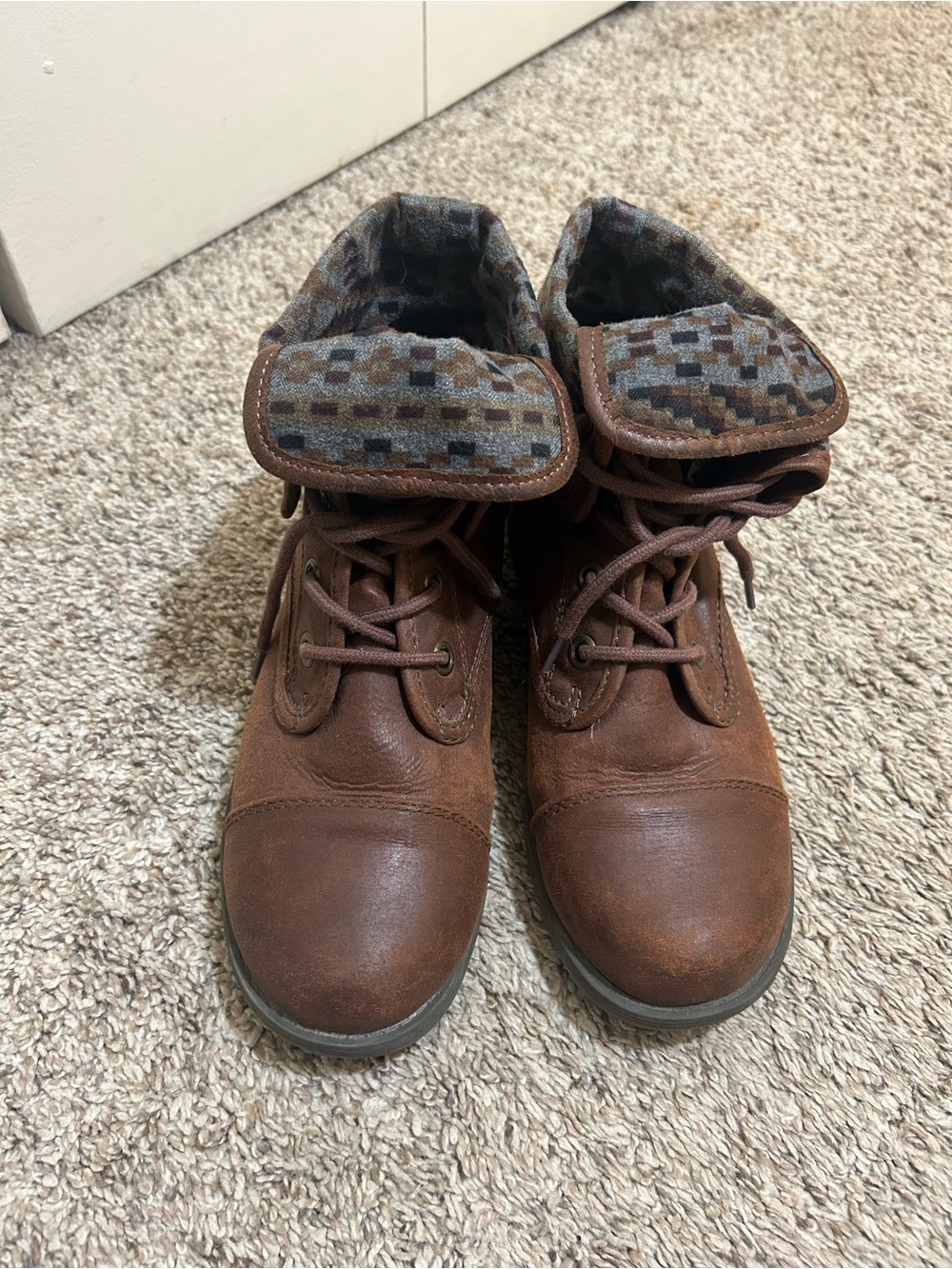Natural Reflections Brown Lace-Up Boots  Sz 8 M